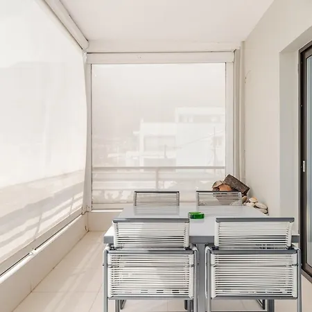 Front Row To The - Luxury 2br With Free Parking