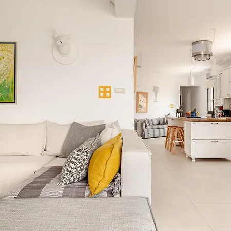 Front Row To The - Luxury 2br With Free Parking דירה